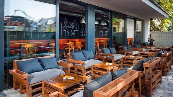 Velvet pub