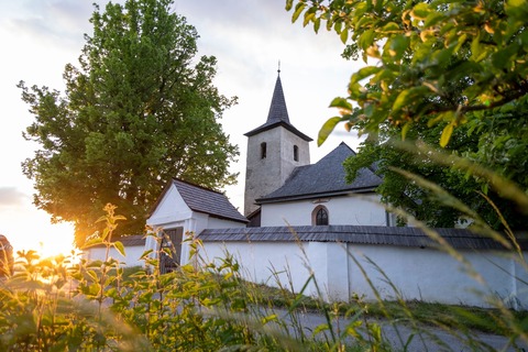 Gotický kostol Všetkých svätých Ludrová - Kút